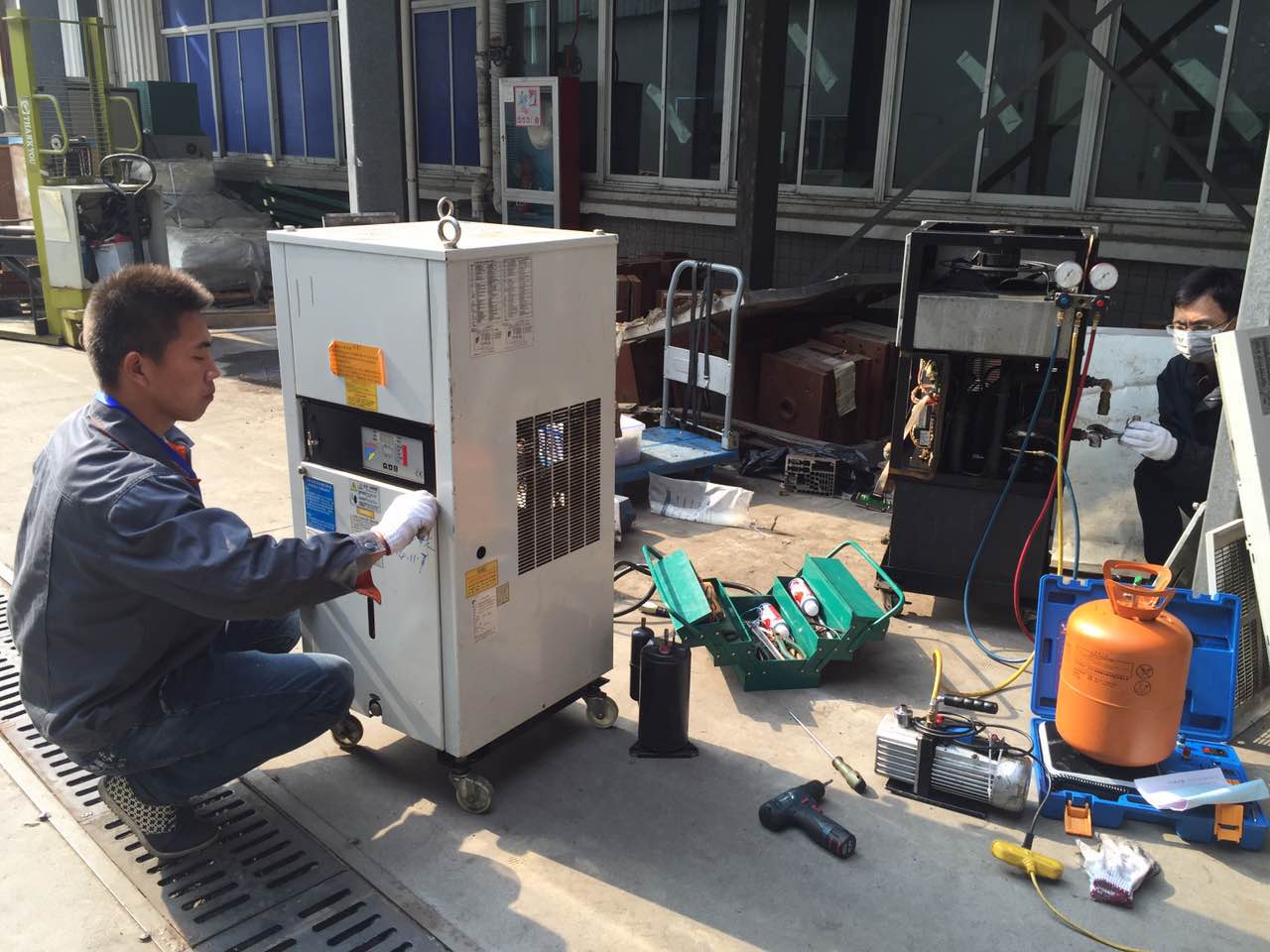 維修油冷機.jpg